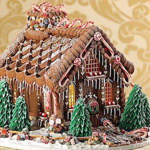 Enchanted Victorian Chalet #Christmas #gingerbread #house #decorhomeideas