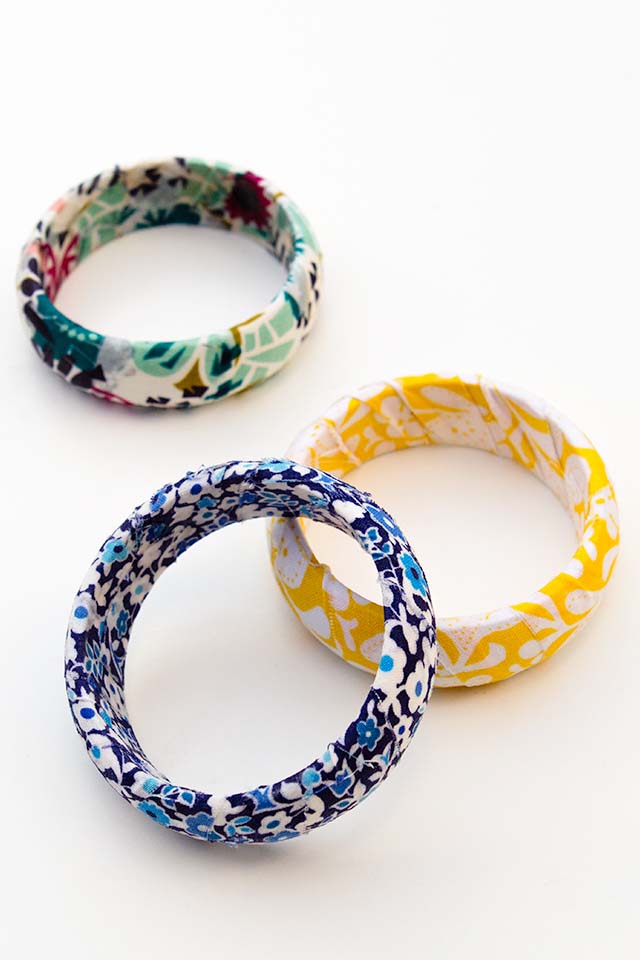 Fabric Bangles #Christmas #diy #stocking #stuffer #decorhomeideas