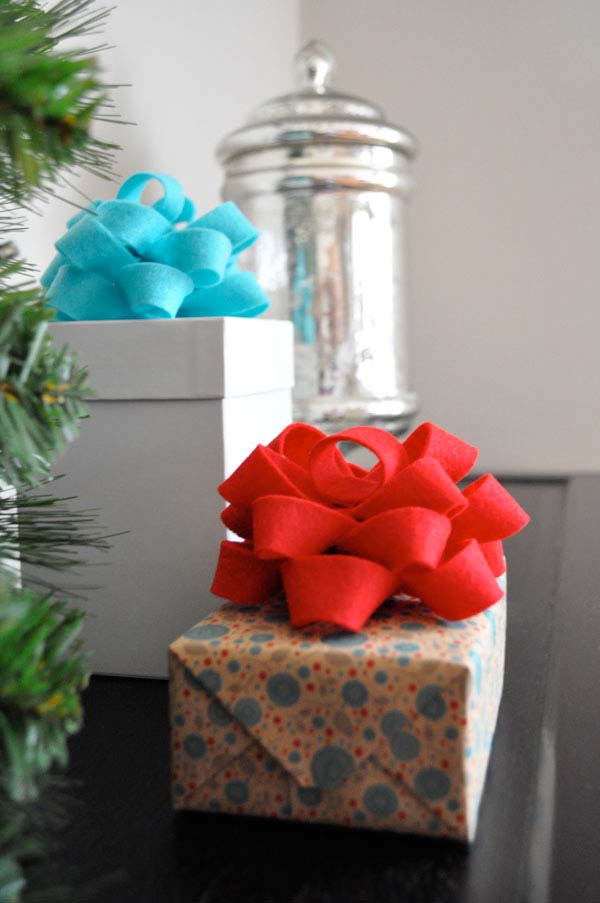 Felt Bows #Christmas #diy #gift #wrapping #decorhomeideas