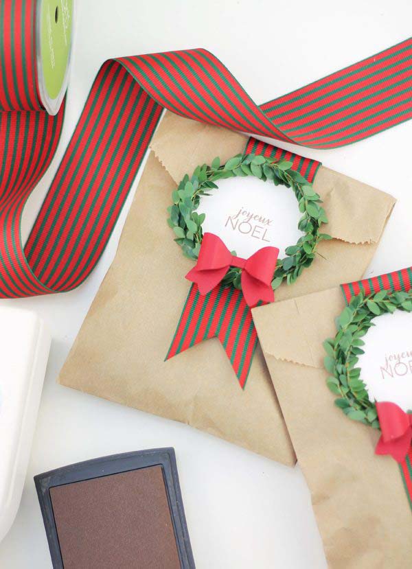 Festive Wreath Gift Bags #Christmas #diy #gift #wrapping #decorhomeideas