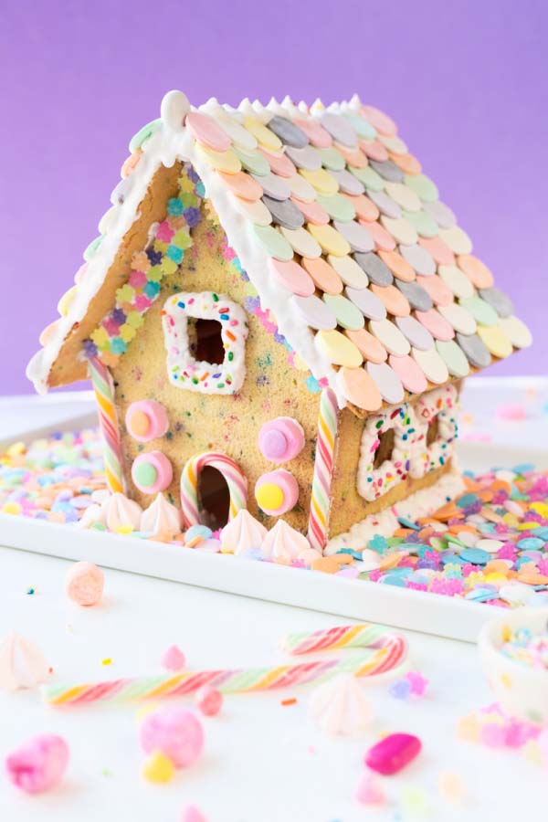 Funfetti Gingerbread House #Christmas #gingerbread #house #decorhomeideas