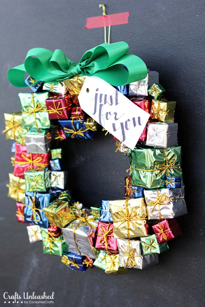 Gift box Christmas Wreath #Christmas #diy #wreath #decorhomeideas