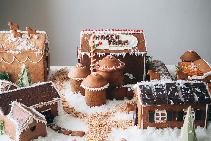 Gingerbread Farm #Christmas #gingerbread #house #decorhomeideas