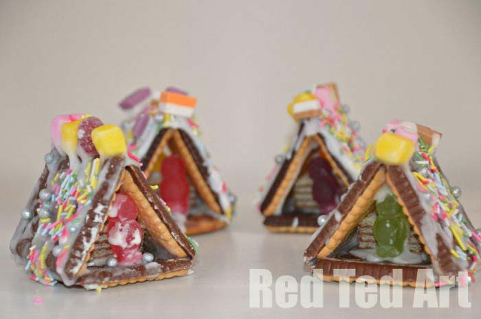 Gingerbread Houses Mini #Christmas #gingerbread #house #decorhomeideas