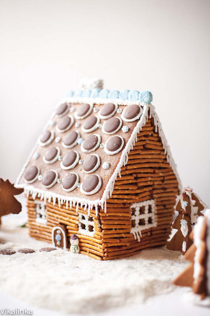 Gingerbread Rustic Log Cabin #Christmas #gingerbread #house #decorhomeideas