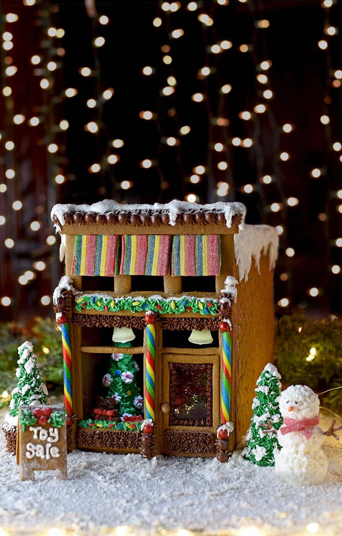 Gingerbread Victorian Store #Christmas #gingerbread #house #decorhomeideas