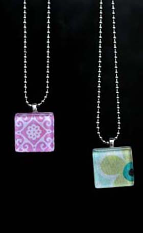 Glass Tile Pendant #Christmas #diy #stocking #stuffer #decorhomeideas