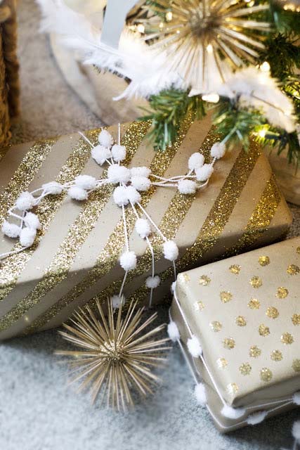 Glittery Kraft Paper Presents #Christmas #diy #gift #wrapping #decorhomeideas