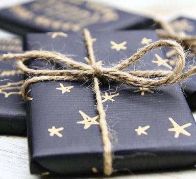 Gold Star Rustic Gift Wrap #Christmas #diy #gift #wrapping #decorhomeideas