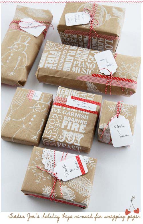 Grocery Bag Christmas Gift Wrapping Paper #Christmas #diy #gift #wrapping #decorhomeideas