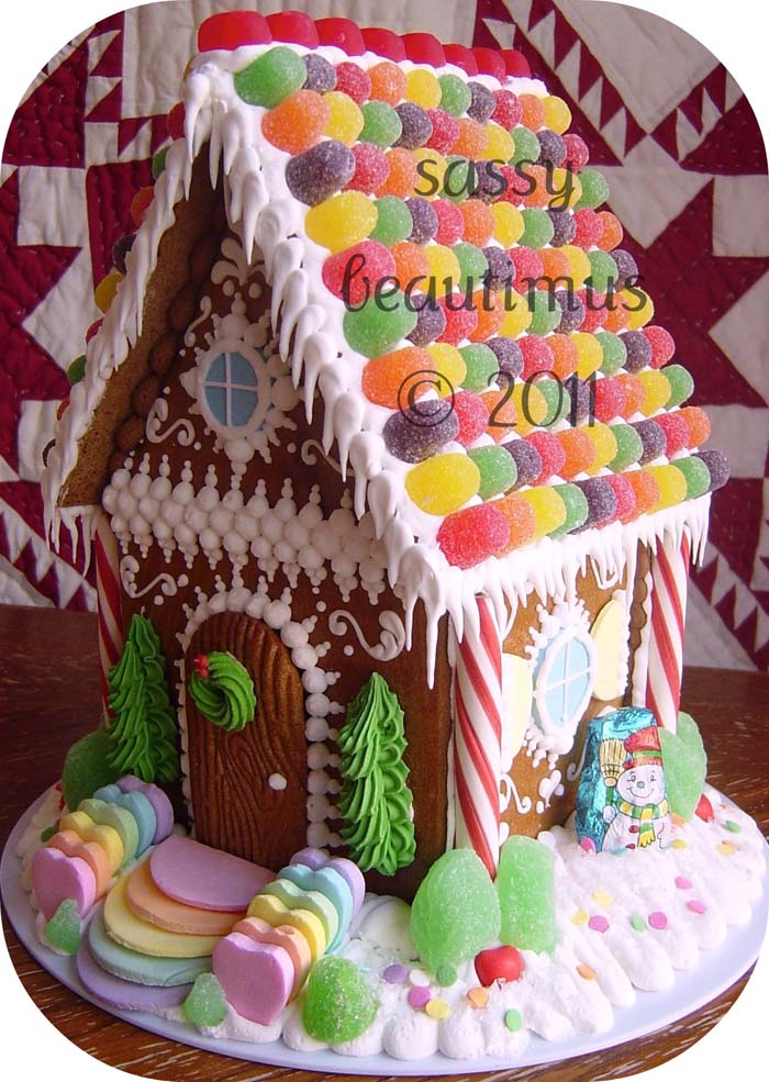 Gumdrop Roof Gingerbread Housejpg #Christmas #gingerbread #house #decorhomeideas