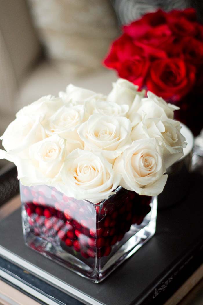 Holiday Roses Centerpiece #Christmas #natural #decoration #decorhomeideas