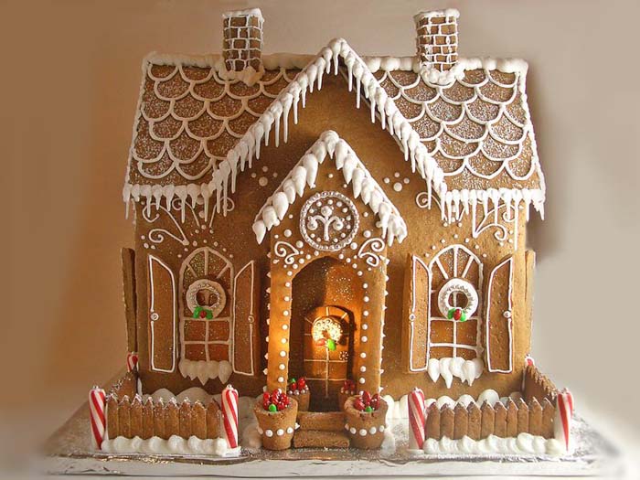 Icicle Gingerbread House #Christmas #gingerbread #house #decorhomeideas