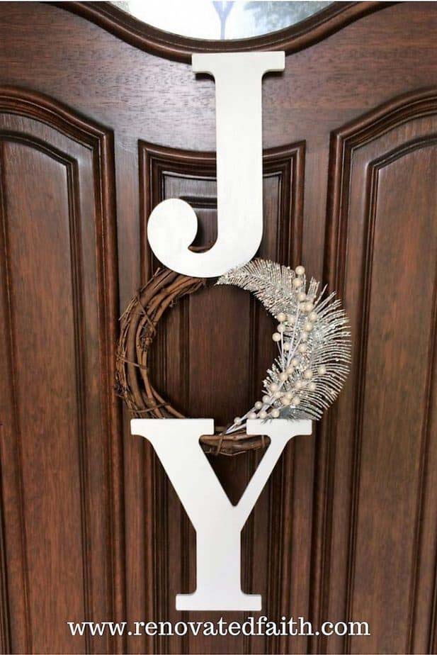 Joy Wreath #Christmas #diy #wreath #decorhomeideas