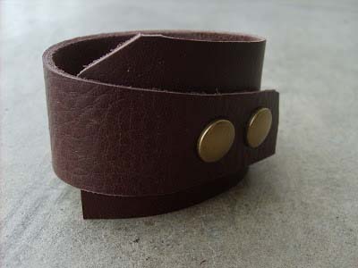 Leather Cuff #Christmas #diy #stocking #stuffer #decorhomeideas