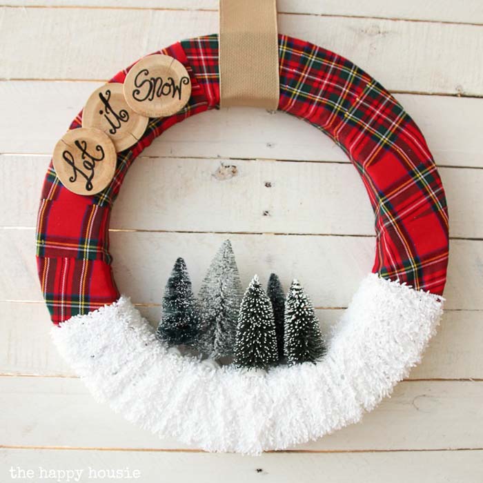 Let it Snow Holiday Wreath #Christmas #diy #wreath #decorhomeideas