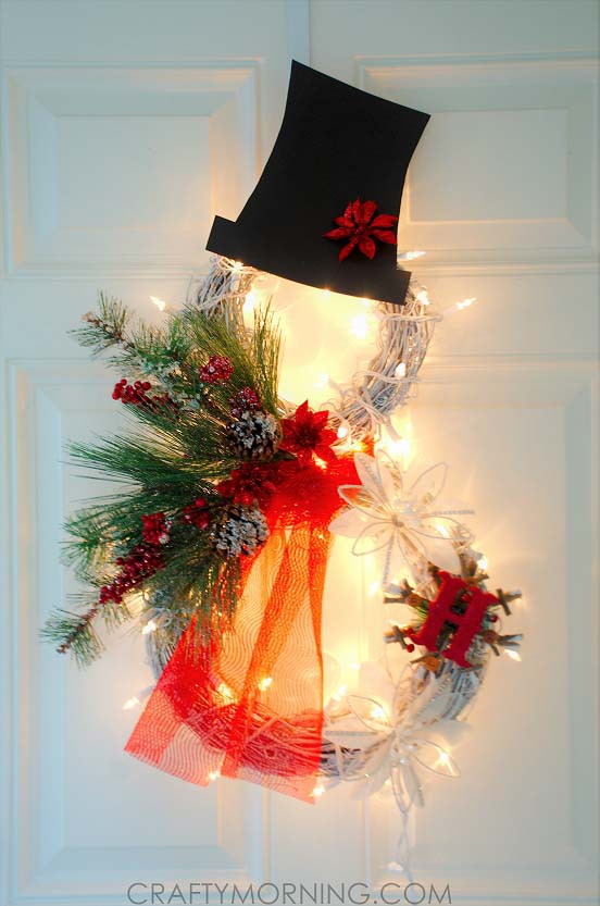 Lighted Grapevine Snowman Wreath #Christmas #diy #wreath #decorhomeideas