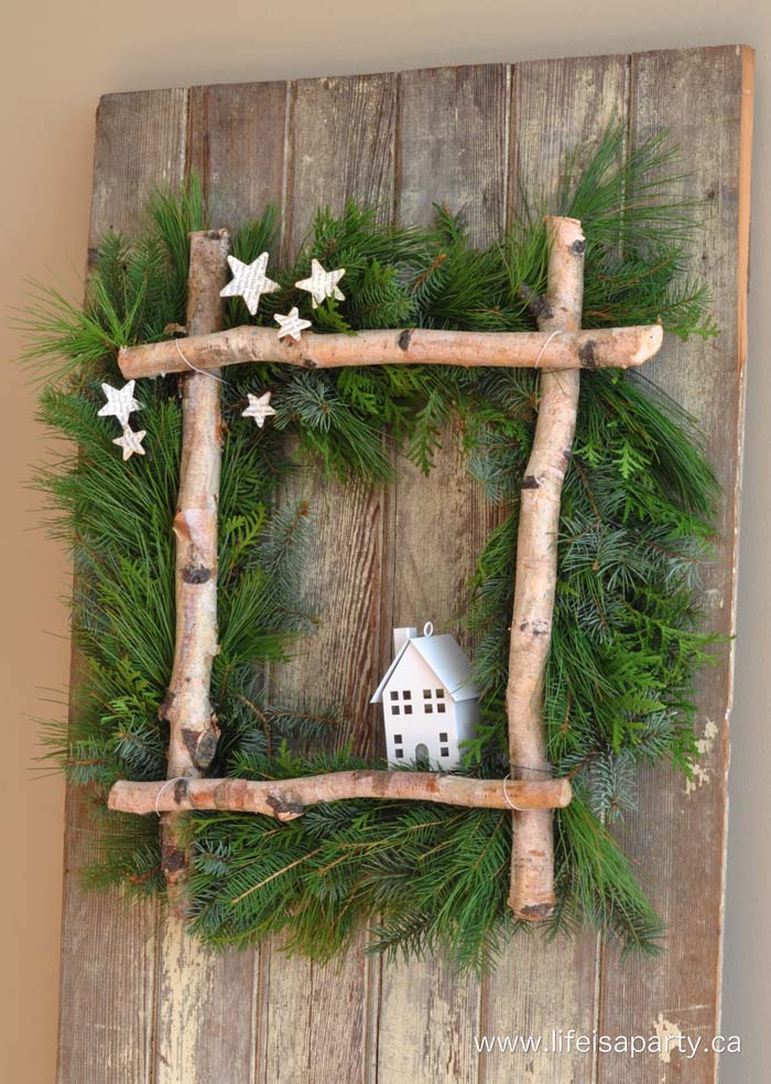 Little House Christmas Wreath #Christmas #natural #decoration #decorhomeideas