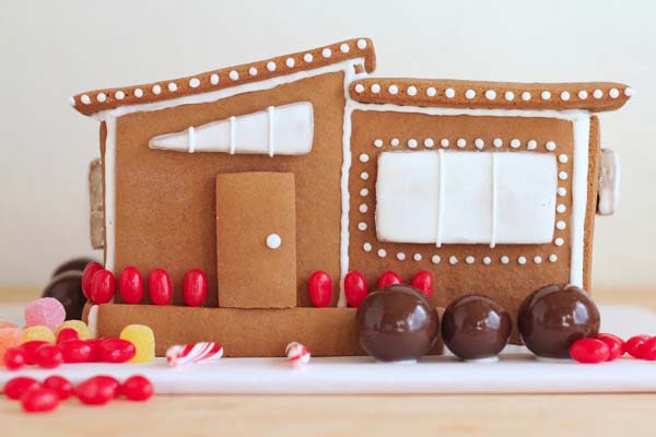 Modern Gingerbread House #Christmas #gingerbread #house #decorhomeideas