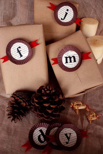 Monogrammed Gift Card Holders #Christmas #diy #gift #wrapping #decorhomeideas