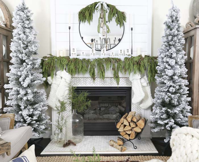 Natural Simple Christmas Mantel  #Christmas #natural #decoration #decorhomeideas