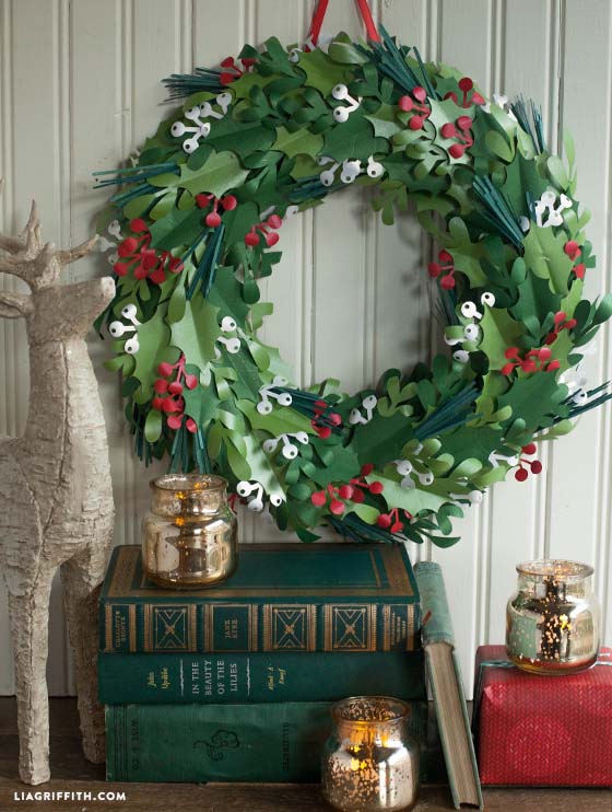Paper Christmas Wreath #Christmas #diy #wreath #decorhomeideas
