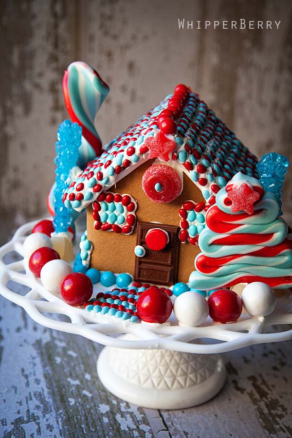 Patriotic Gingerbread House #Christmas #gingerbread #house #decorhomeideas