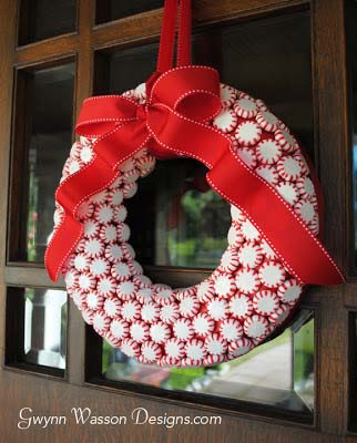 Peppermint Wreath #Christmas #diy #wreath #decorhomeideas