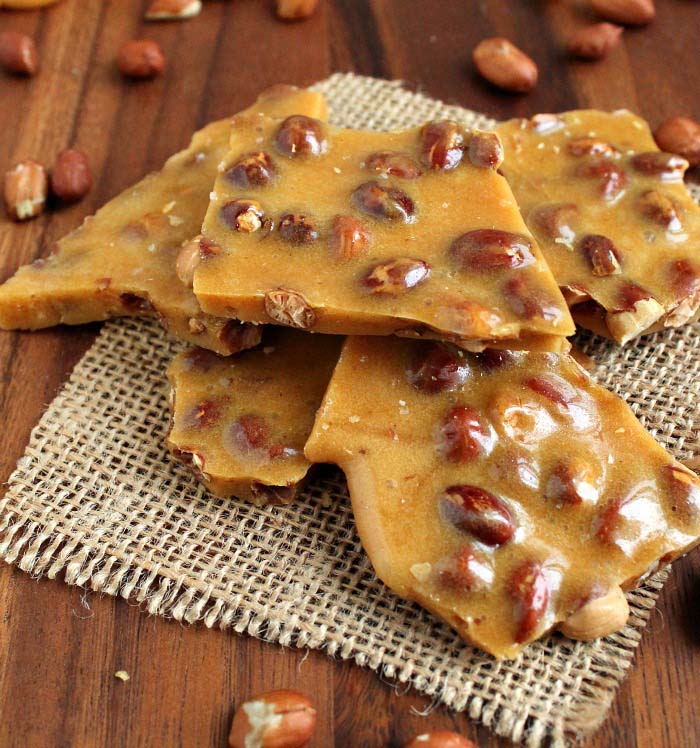 Perfect Peanut Brittle #Christmas #diy #stocking #stuffer #decorhomeideas