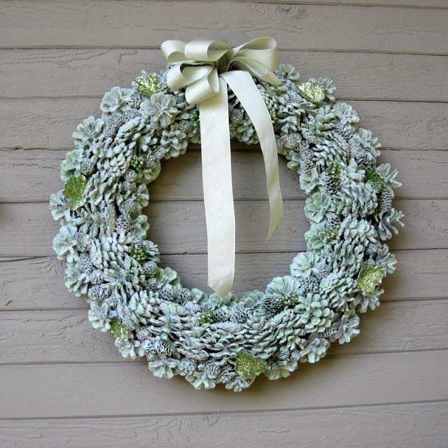 Pinecone Wreath #Christmas #diy #wreath #decorhomeideas