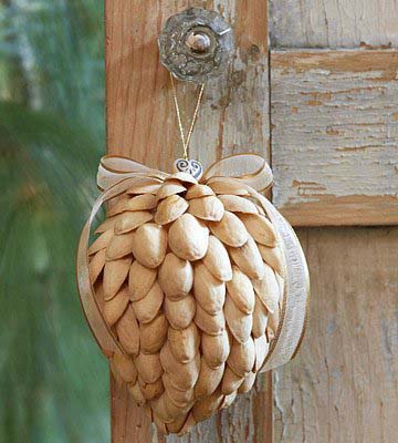 Pistachio Ornament #Christmas #natural #decoration #decorhomeideas