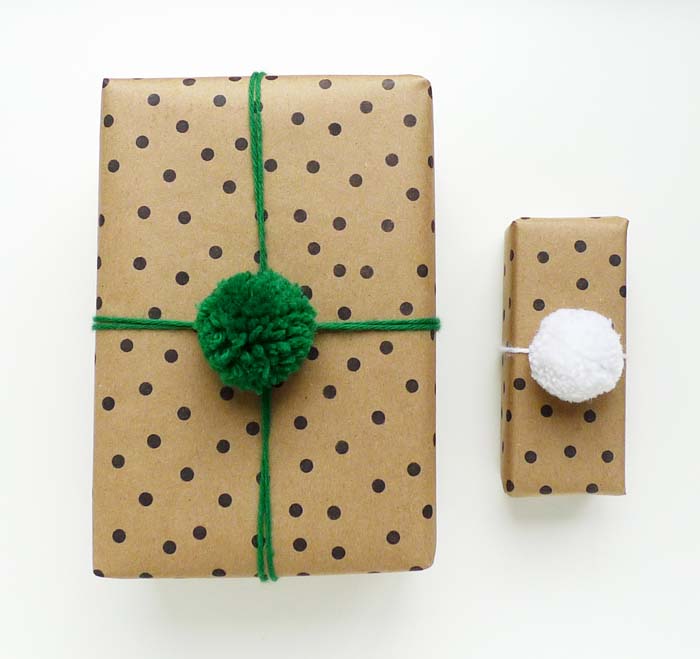 Poka Dot Pom Pom Gift Wrap #Christmas #diy #gift #wrapping #decorhomeideas
