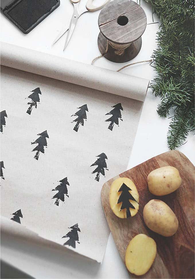 Potato Stamp Christmas Tree #Christmas #diy #gift #wrapping #decorhomeideas