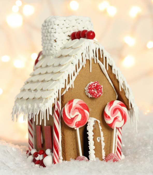 Red Gingerbread House #Christmas #gingerbread #house #decorhomeideas