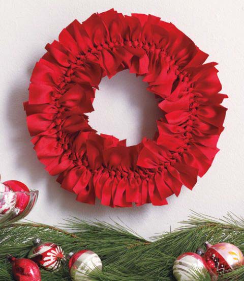 Red Ribbon Knot Wreath #Christmas #diy #wreath #decorhomeideas
