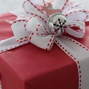 Red White Gift Wrap #Christmas #diy #gift #wrapping #decorhomeideas