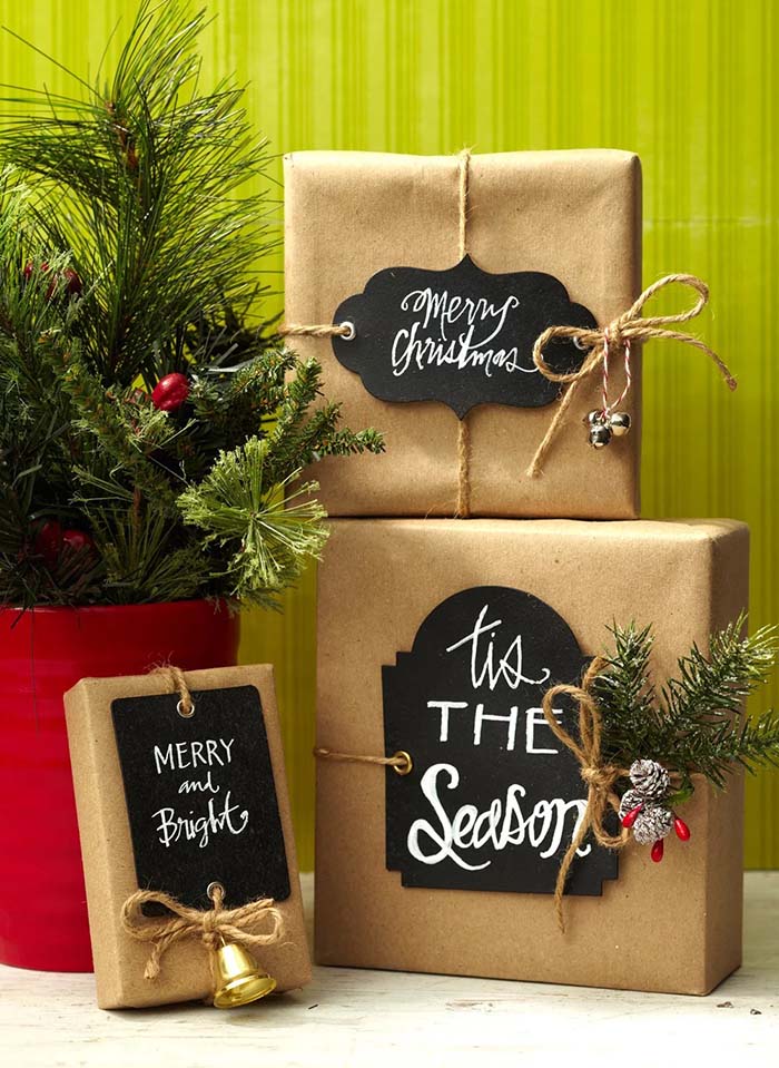 Rustic Chalkboard Gift Paper #Christmas #diy #gift #wrapping #decorhomeideas