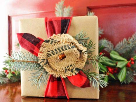 Rustic Flannel Christmas Gift Paper #Christmas #diy #gift #wrapping #decorhomeideas