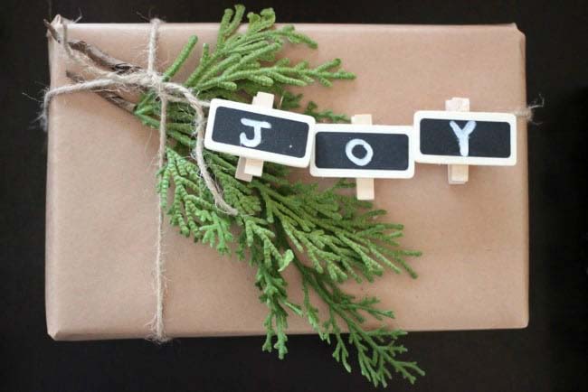 Rustic Gift Wrap #Christmas #diy #gift #wrapping #decorhomeideas