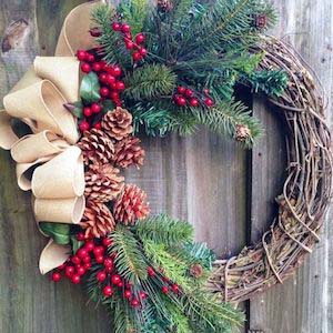 Rustic Wreath #Christmas #diy #wreath #decorhomeideas