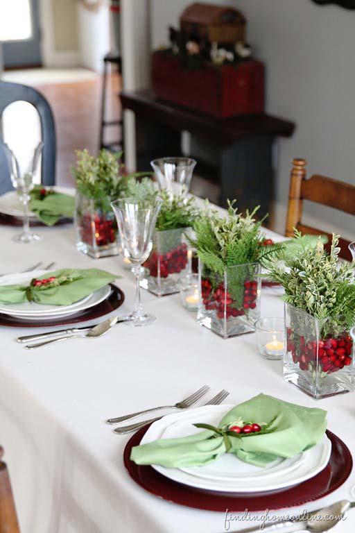 Simple Christmas Table #Christmas #natural #decoration #decorhomeideas