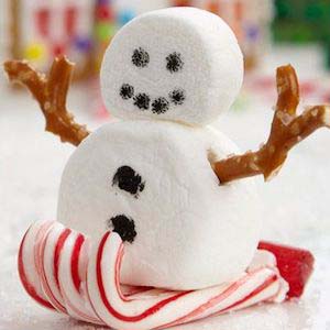 Skiing Marshmallow Snowman #Christmas #gingerbread #house #decorhomeideas