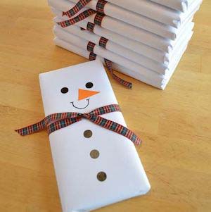 Snowman Gift Wrap #Christmas #diy #gift #wrapping #decorhomeideas