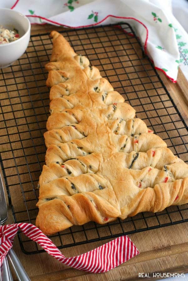 Spinach Dip Stuffed Crescent Roll Christmas Tree