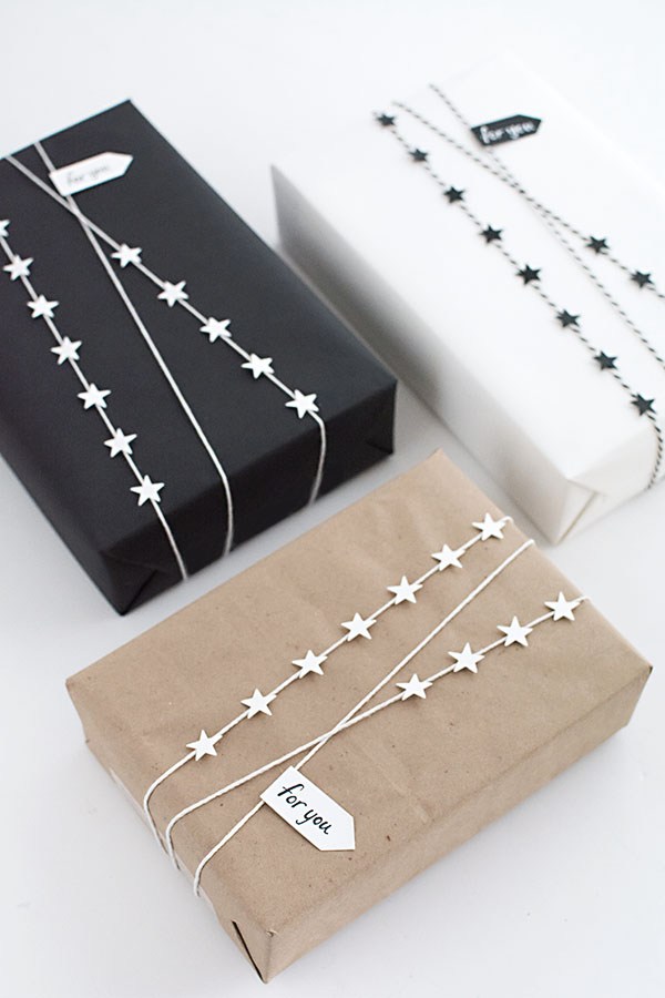 Star Garland Gift Wrap #Christmas #diy #gift #wrapping #decorhomeideas