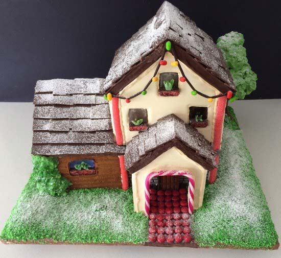 Two Story Gingerbread House #Christmas #gingerbread #house #decorhomeideas