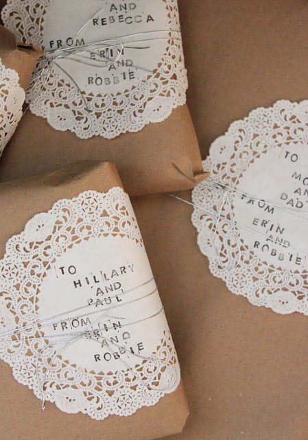 Vintage Doily Gift Wrapping #Christmas #diy #gift #wrapping #decorhomeideas