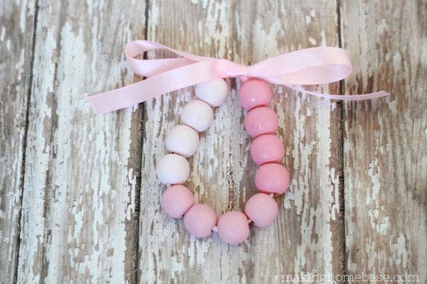 Wood Bead Painted Ombre Bracelet #Christmas #diy #stocking #stuffer #decorhomeideas