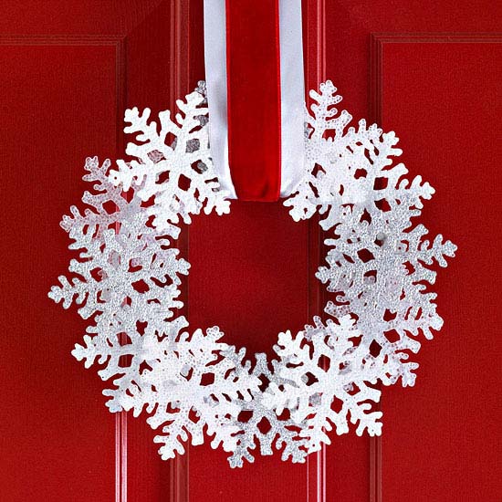 Wreath Snowflakes #Christmas #diy #wreath #decorhomeideas