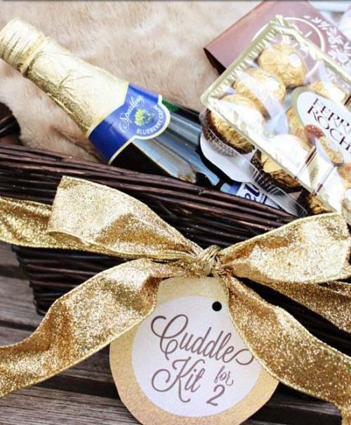Becca Cuddle Kit #Christmas #diy #basket #gift #decorhomeideas